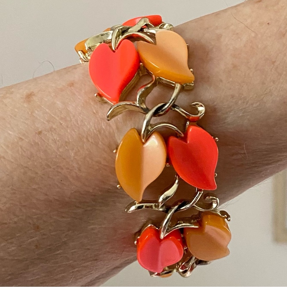 Vintage Leaf Bracelet Thermoset Heart Shape Orange Butterscotch Silvertone - Picture 10 of 12